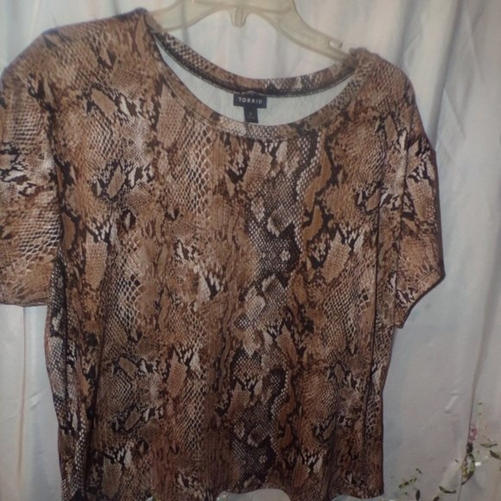 Torrid snakeskin print t-shirt 2x